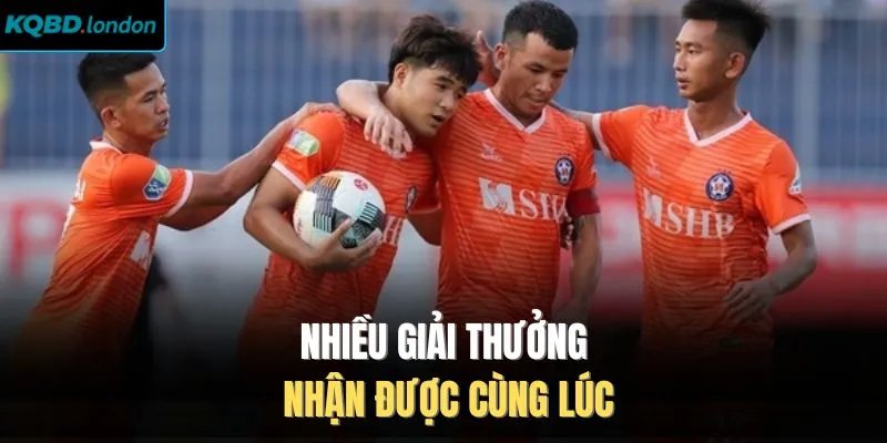 Nhiều giải thưởng nhận được cùng lúc